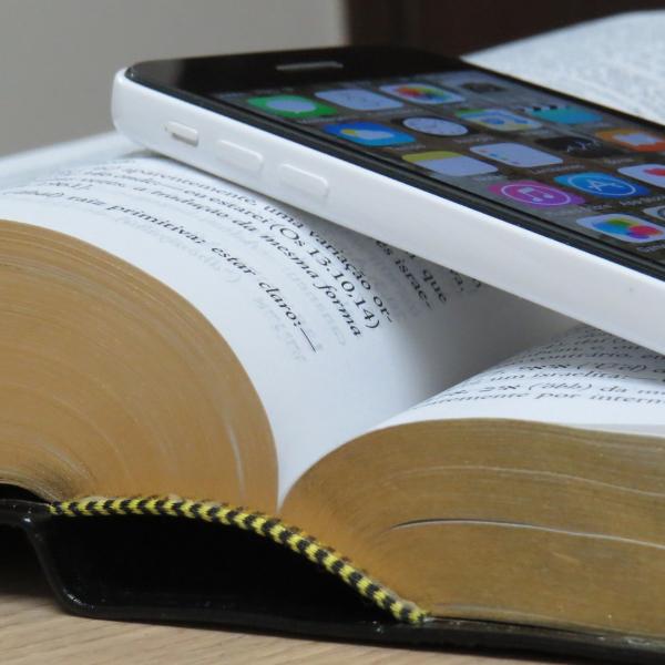 Biblia i smartfon